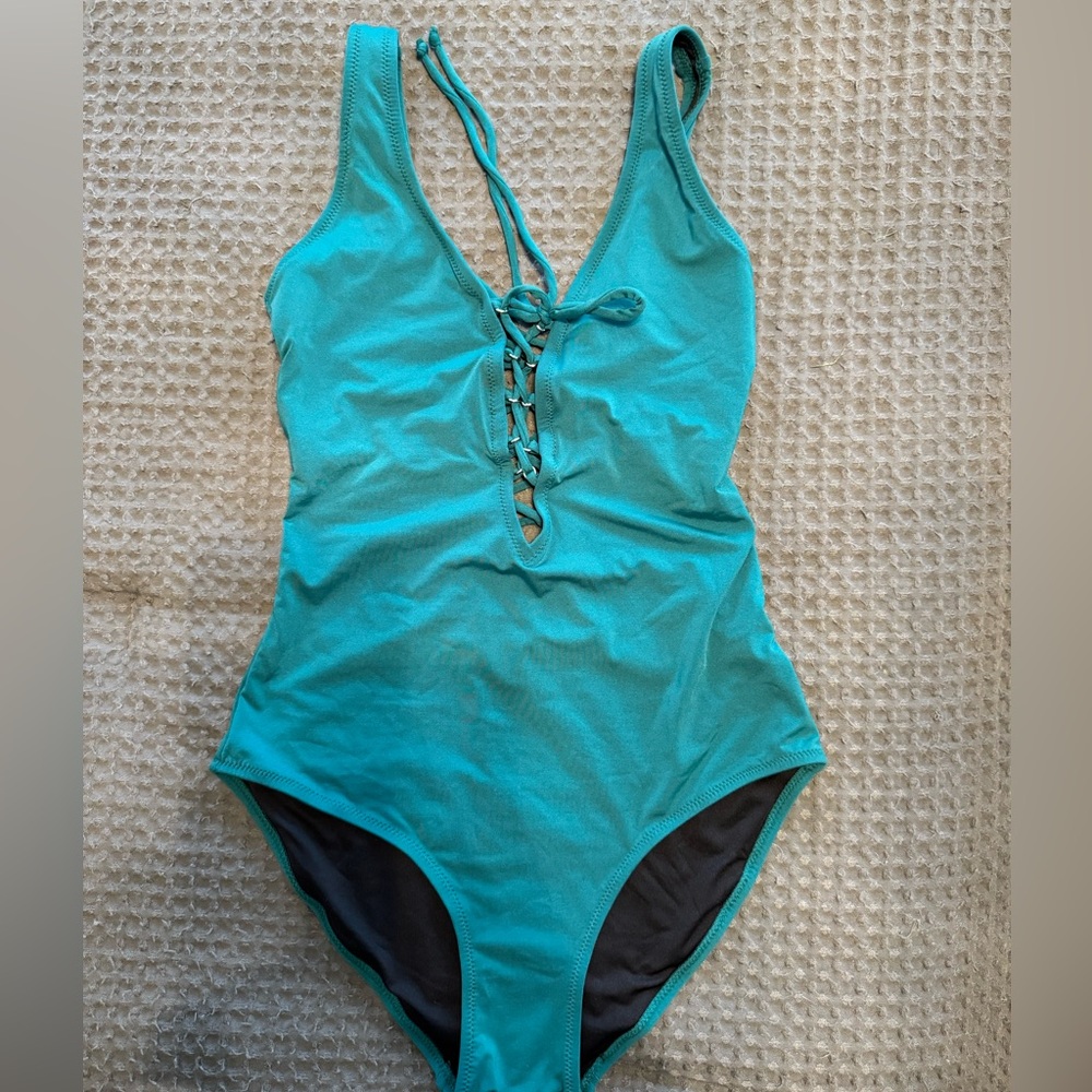 Womens One Piece Swimsuit 🩱💚